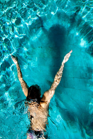 游泳与阴影和光晕