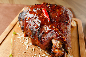 烤的肉与红辣椒