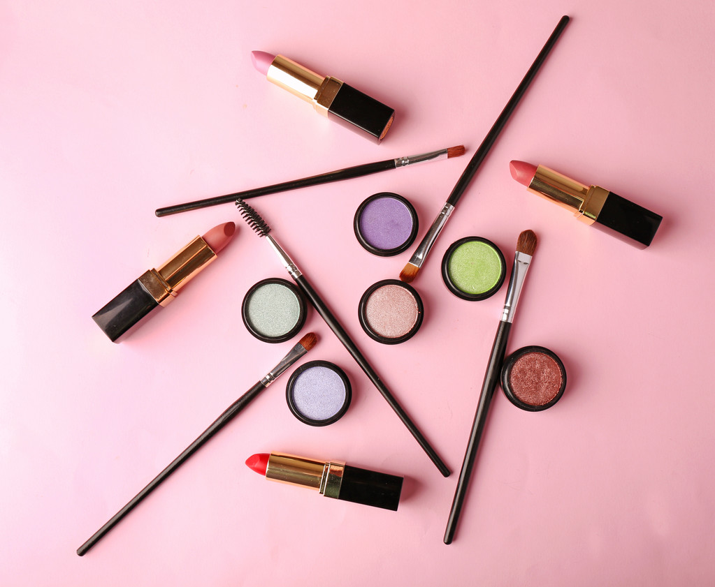 套上光的彩色背景装饰化妆品图片 套上光的彩色背景装饰化妆品图片