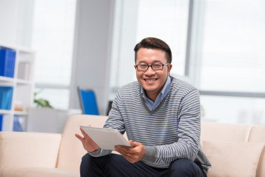 人類使用數(shù)碼平板電腦