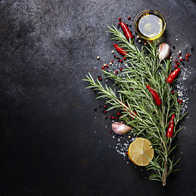 树上的香料图片