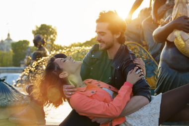 對夫婦參觀巴黎