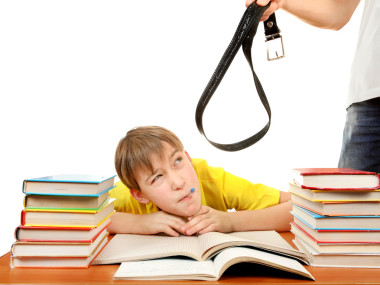 頑皮的小學(xué)生圖片