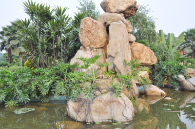 中國(guó)花崗巖假山池塘圖片