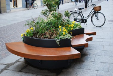 現(xiàn)代木制長椅圖片