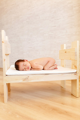 初生婴儿睡图片