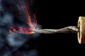 燃烧爆竹的保险丝