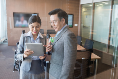 商务人士的数字平板电脑照片