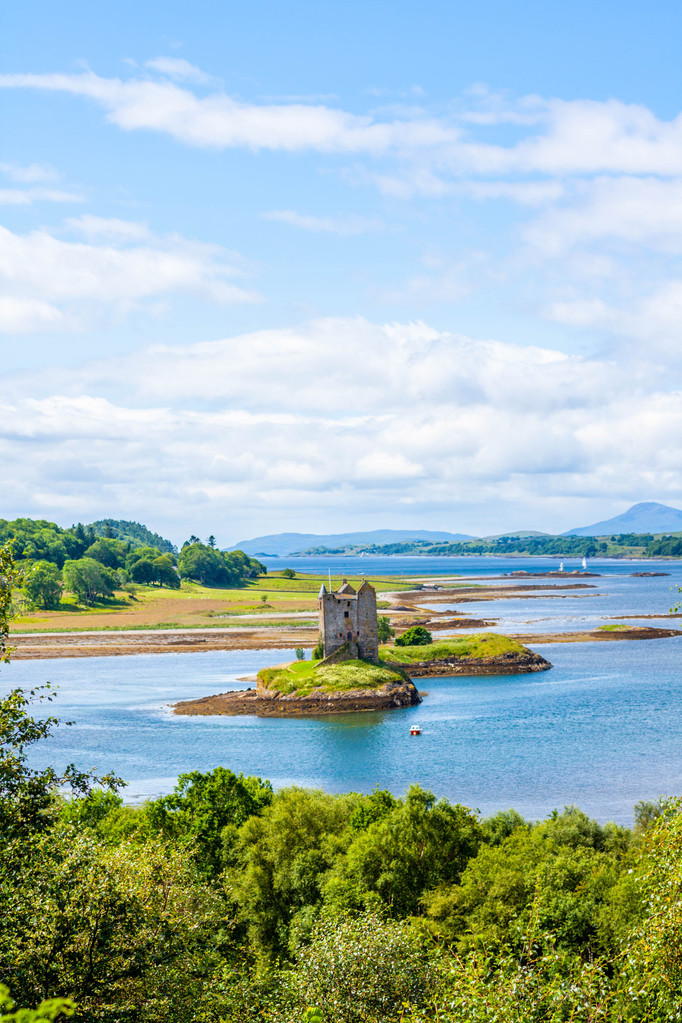 跟踪者城堡，苏格兰，“被埋葬的城堡”