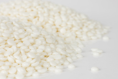 白色聚合物顆粒
