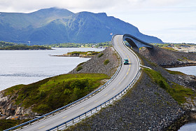 挪威如诗如画的风景。atlanterhavsvegen
