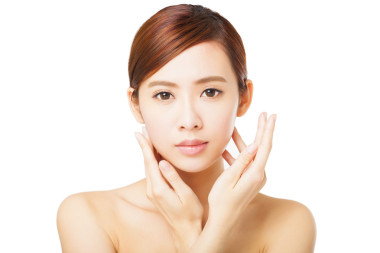 美丽的年轻女子脸特写图片