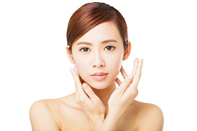 美丽的年轻女子脸特写图片