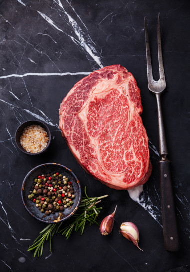 黑色的安格斯牛排眼扒圖片