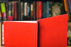 书的书架背景照片