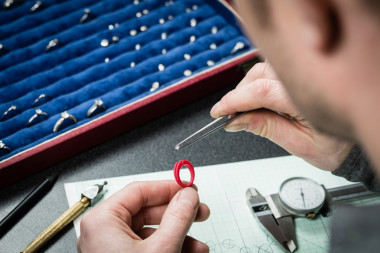 使用模型環(huán)的珠寶商圖片