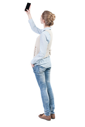智能手机与女人拍照