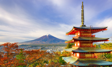 與 Chureito Pagoda 在日出，吉田，日本富士山 