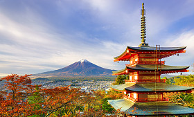 与 Chureito Pagoda 在日出，吉田，日本富士山 