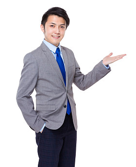 亚洲英俊商人在西装图片