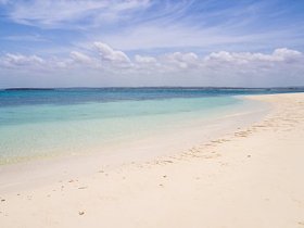 白色的沙子海滩