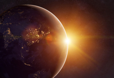 地球在宇宙和明亮的太陽(yáng)