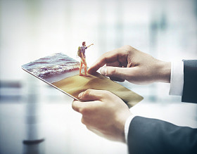 Tablet pc，旅游概念的商人