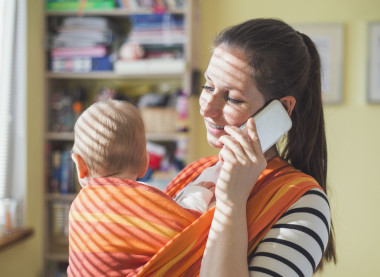 談電話，她生過孩子的母親圖片