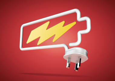 電力電纜和插頭使電池徽標以閃電般的