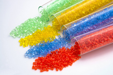 在試管中的透明聚合物樹