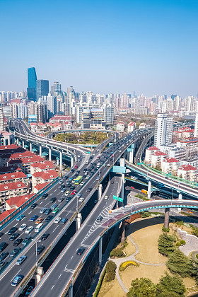 交汇处的高架桥 图片