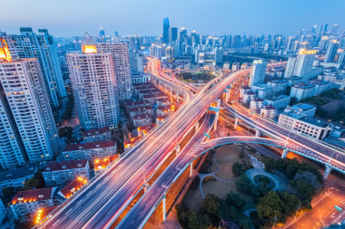 城市立交傍晚時分圖片