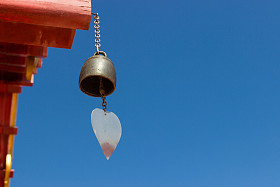 从庙顶挂的铃铛图片