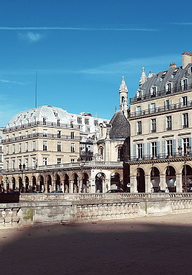 著名的卢浮宫艺术博物馆