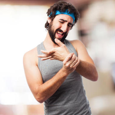 運(yùn)動(dòng)員手腕疼痛照片