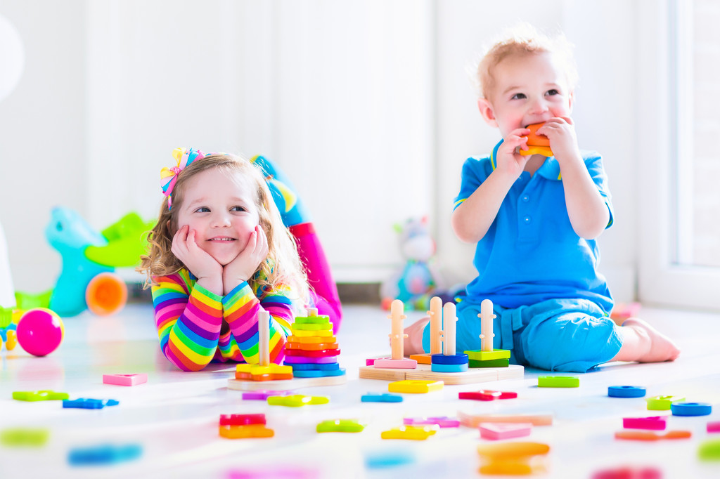 Cjildren 玩木制玩具 Cjildren 玩木制玩具