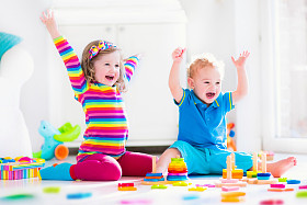 Cjildren 玩木制玩具