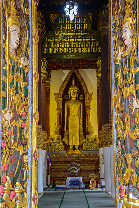与女神雕塑佛像