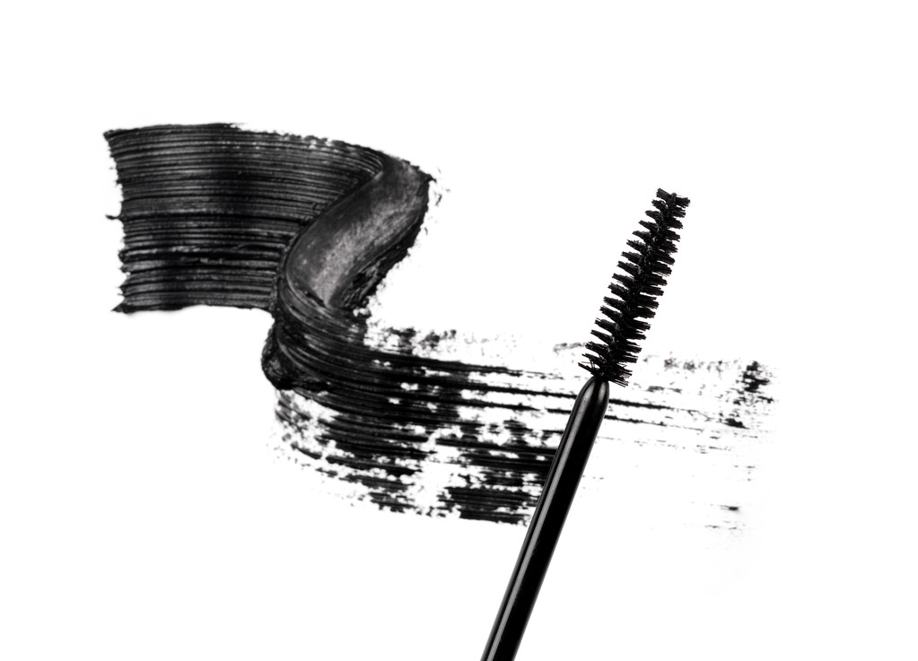 在白色背景上睫毛膏 在白色背景上睫毛膏
