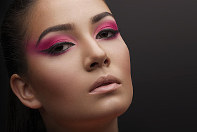 美丽的妆容的女人