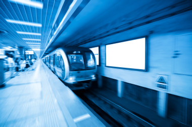 地鐵站和空白廣告