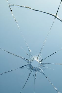 玻璃窗戶射擊孔裂縫