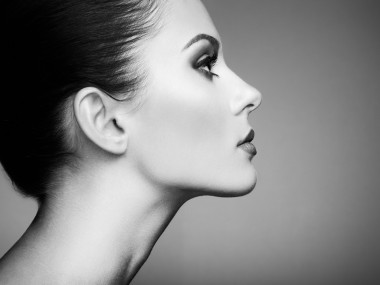 美麗的女人的臉。完美化妝圖片