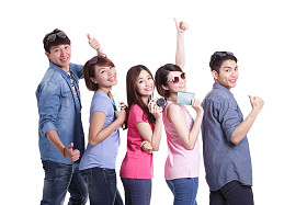 人们放弃竖起大拇指