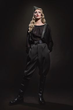 穿軍裝的女人圖片