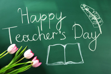 兒童圖紙上學(xué)校黑板背景