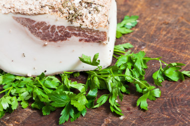 著名意大利豬油從 colonnata