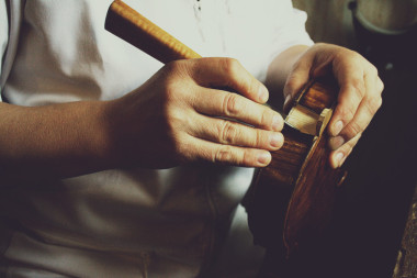 手中的主机上的工作图片