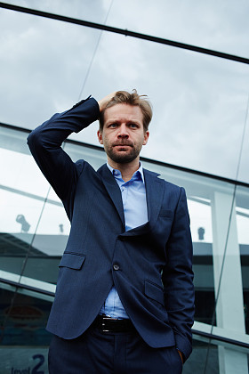 白种人失意的商人图片