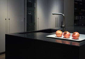 黑色花岗岩厨房